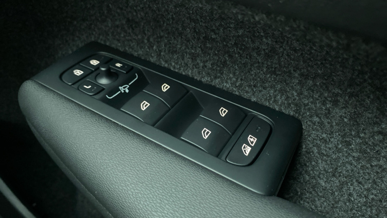 Volvo XC40 2.0 B3P Plus Black Edition 5dr Auto Petrol Estate